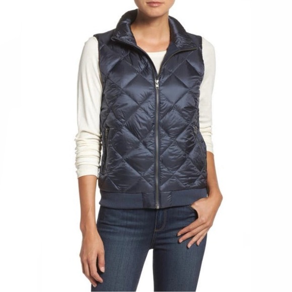 Patagonia Women’s Prow Bomber Down Vest - Picture 2 of 9